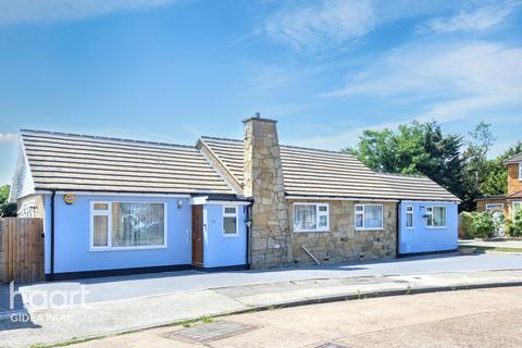 4 bedroom bungalow for sale, Stanley Close, ROMFORD