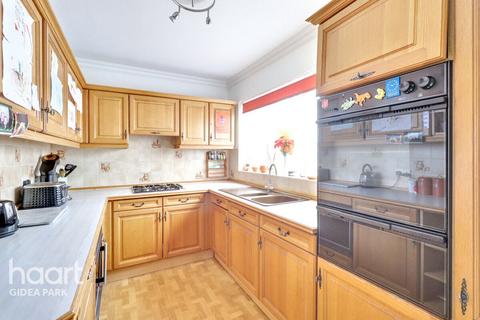 4 bedroom bungalow for sale, Stanley Close, ROMFORD