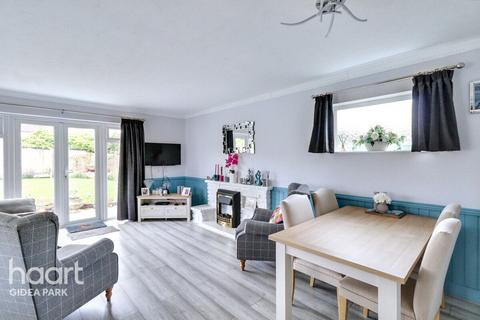 4 bedroom bungalow for sale, Stanley Close, ROMFORD