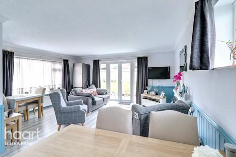4 bedroom bungalow for sale, Stanley Close, ROMFORD