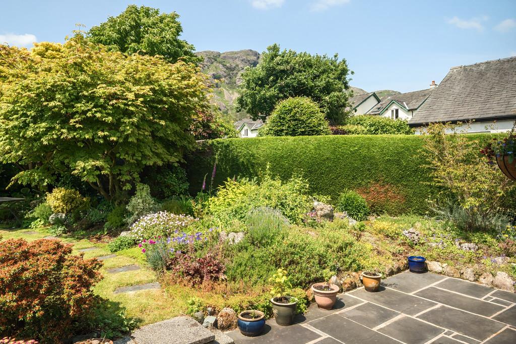 Beautiful Garden with Patio Area