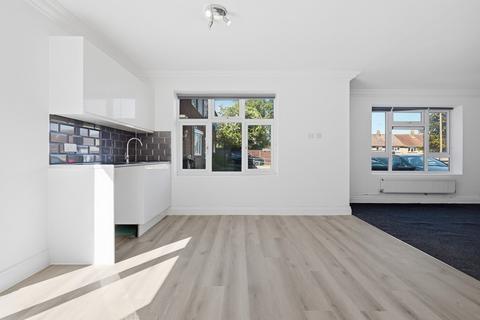 House share to rent, Masters Close, Luton