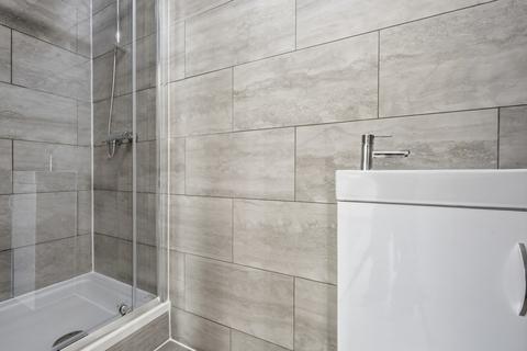 House share to rent, Masters Close, Luton