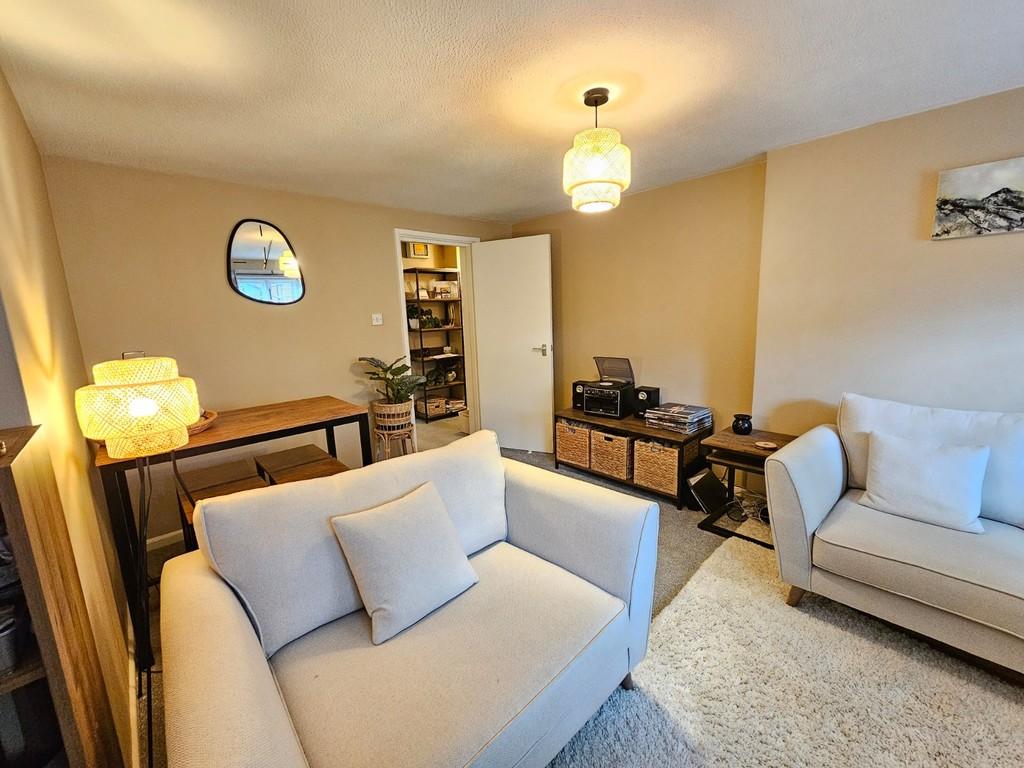 Lounge dining