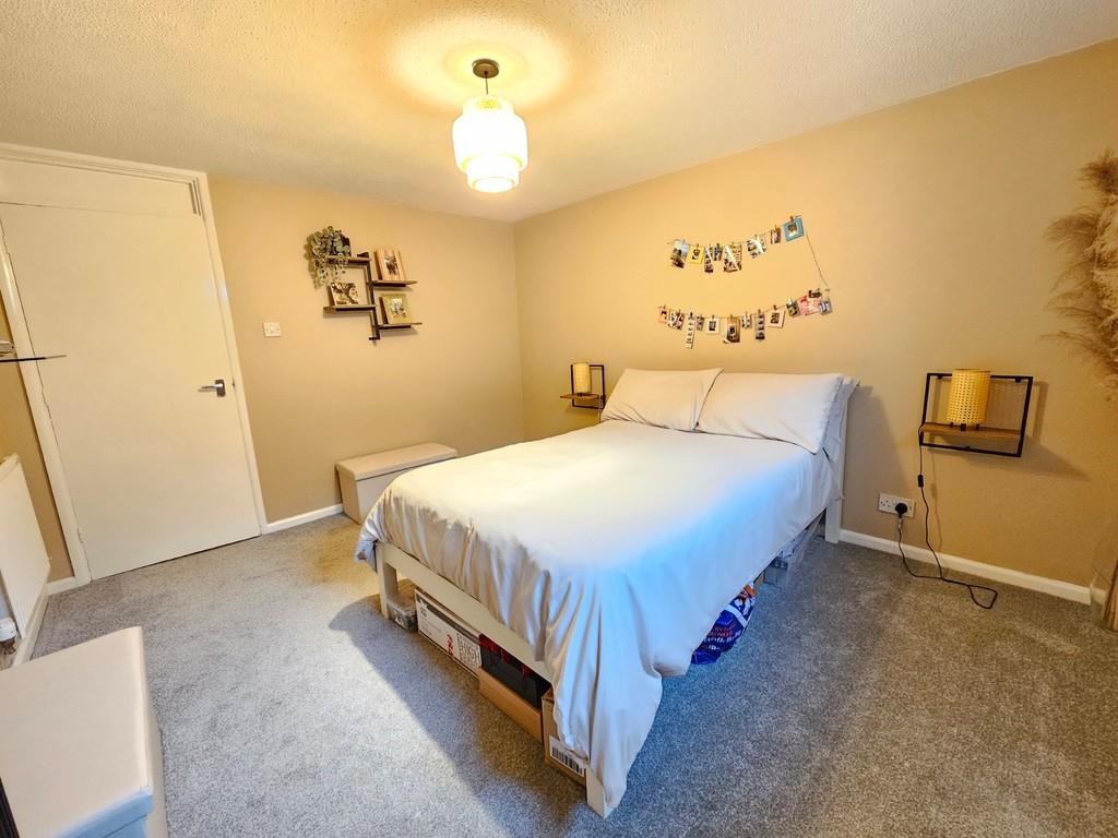 Bedroom pic 2