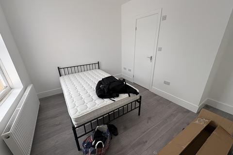 undefined, Ivy Road, Hounslow