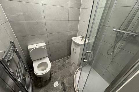 4 bedroom terraced house to rent, Ivy Road, Hounslow