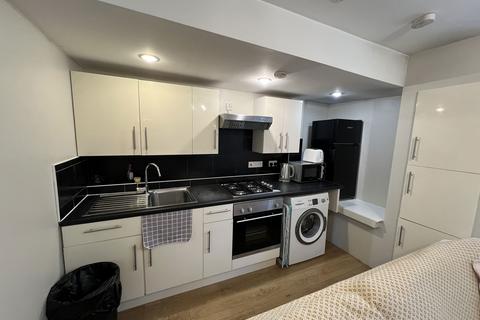 1 bedroom apartment for sale, Powerscroft Road, Lower Clapton, London, Hackney, E5 0PP