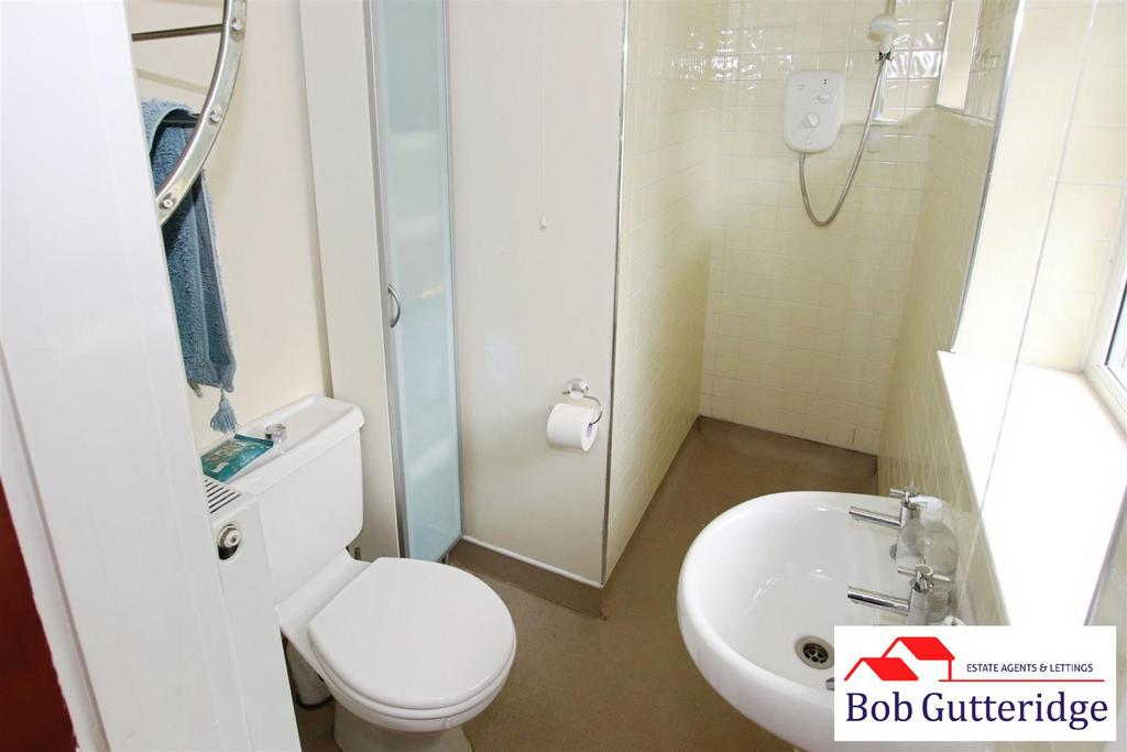 Ground floor &#34;l&#34; shaped shower room