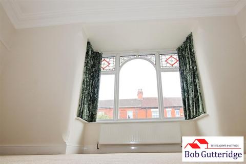 5 bedroom terraced house for sale, Thistleberry Avenue, Newcastle, Staffs