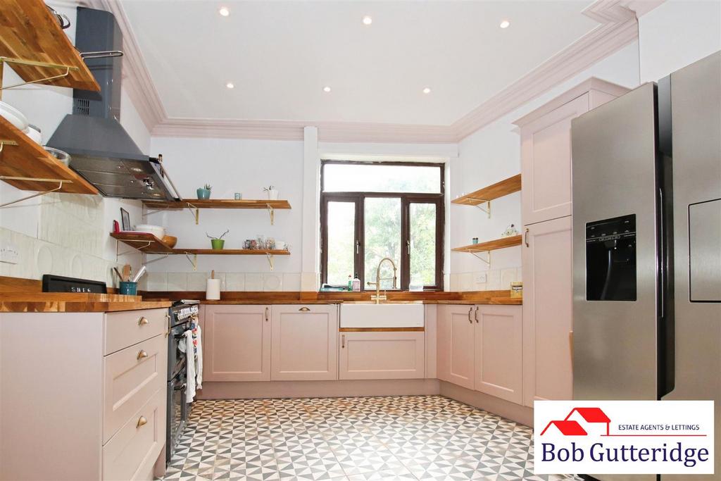 Fitted kitchen / dining room