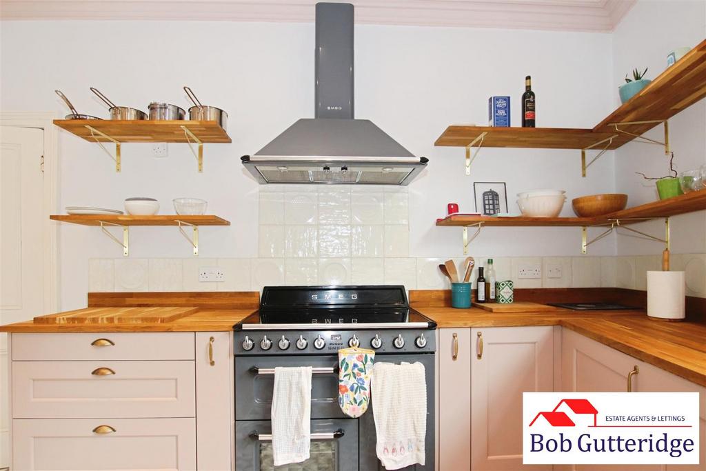 Fitted kitchen / dining room