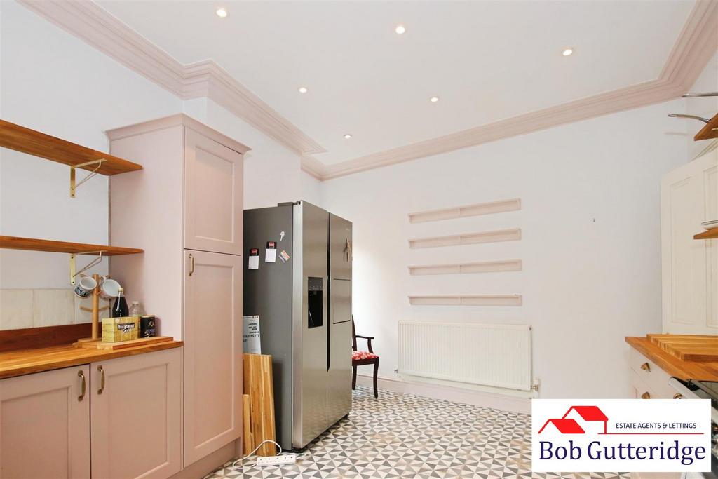 Fitted kitchen / dining room