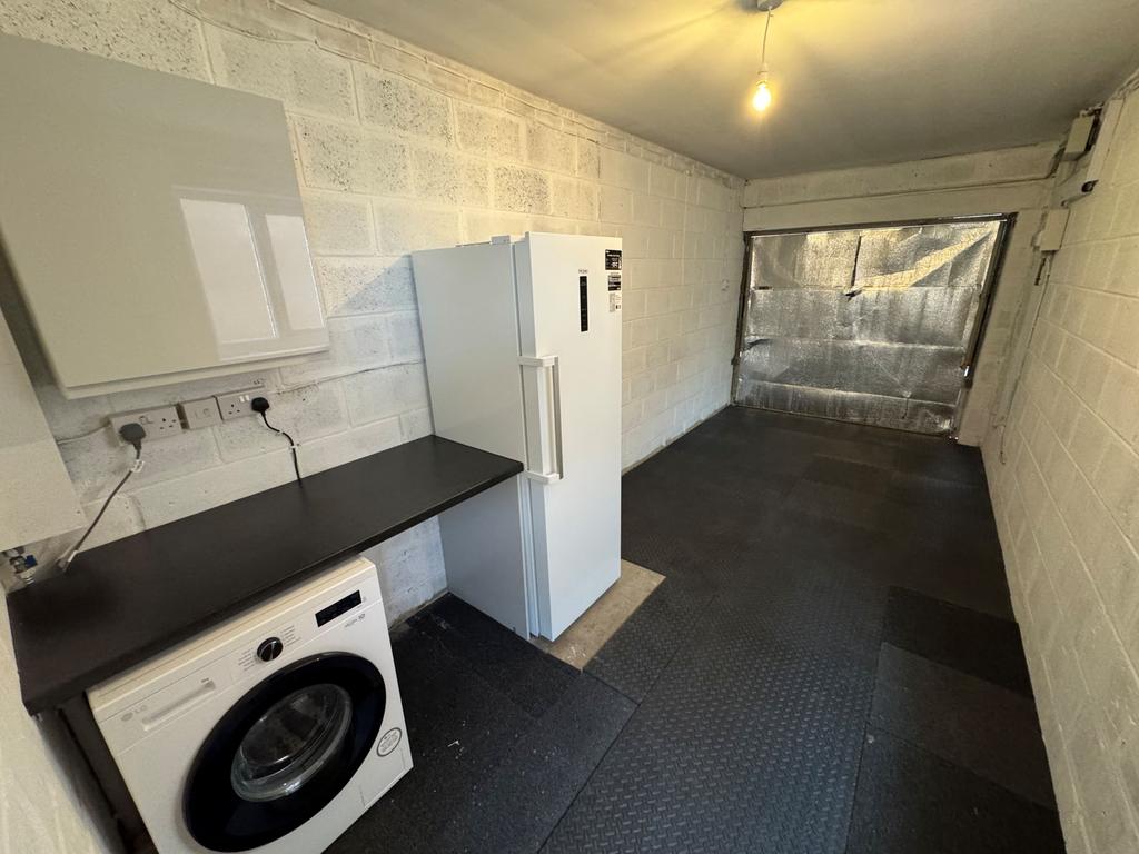 Garage/utility area