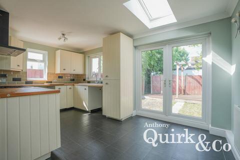 3 bedroom semi-detached house for sale, Hilton Road, Canvey Island, SS8