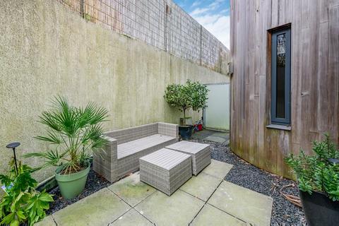 3 bedroom flat for sale, Copenhagen Street, Islington, London, N1