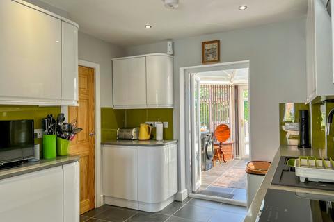 15 Abbey Drive West, Grimsby, DN32 0HH