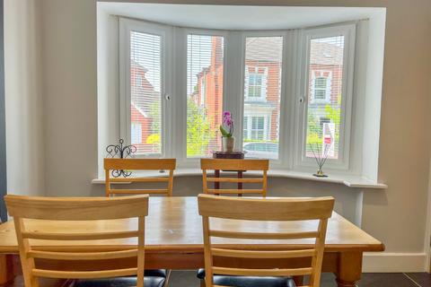 15 Abbey Drive West, Grimsby, DN32 0HH