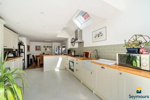 19 Denzil Road, Guildford, GU2 7NQ