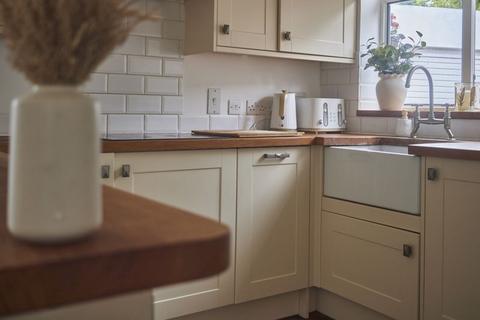 16 Grainger Close, Exeter, EX2 5RL