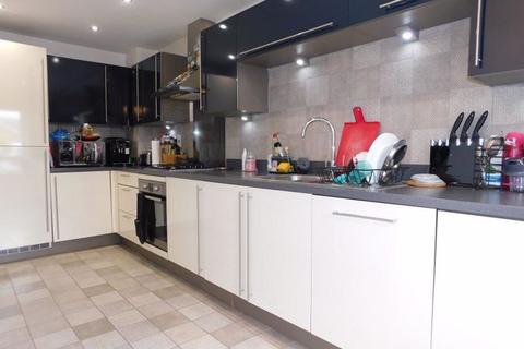 4 bedroom terraced house to rent, Edgeworth Close, Slough