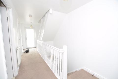 4 bedroom terraced house to rent, Edgeworth Close, Slough