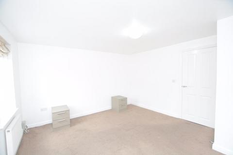 4 bedroom terraced house to rent, Edgeworth Close, Slough