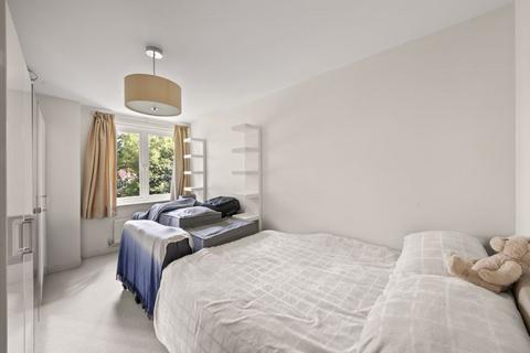 2 bedroom flat for sale, Chestlands Court, Hercies Road, Uxbridge