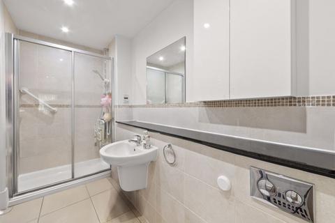 2 bedroom flat for sale, Chestlands Court, Hercies Road, Uxbridge