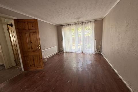 6 Deepdale Close, Stoke-on-trent, ST6 8XF