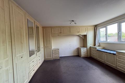6 Deepdale Close, Stoke-on-trent, ST6 8XF