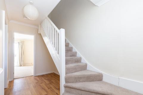 2 bedroom flat to rent, Nightingale Lane, London