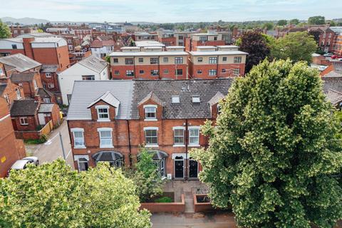 Flat 3, 31 Sansome Walk, Worcester, WR1 1NU