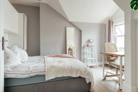 Flat 3, 31 Sansome Walk, Worcester, WR1 1NU