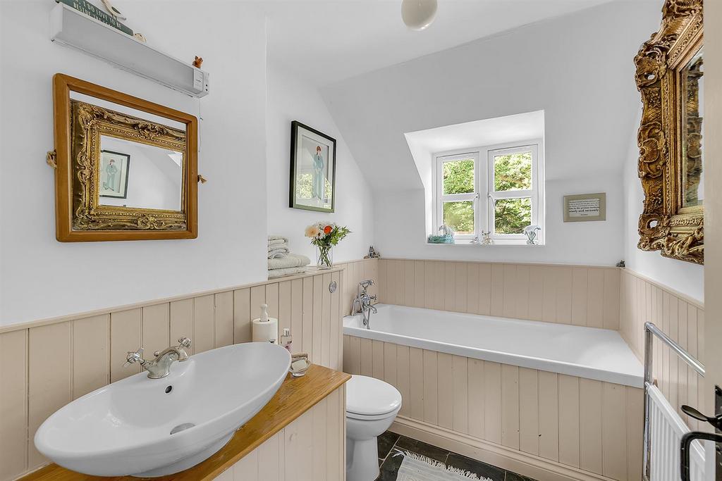 En suite to bedroom 1