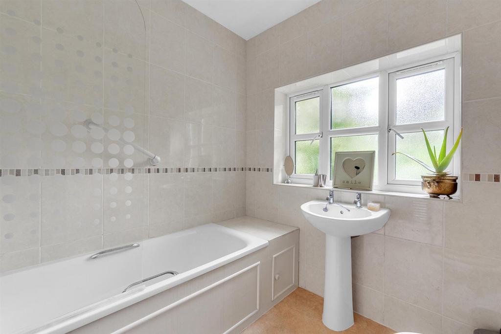 En suite to ground floor bedroom