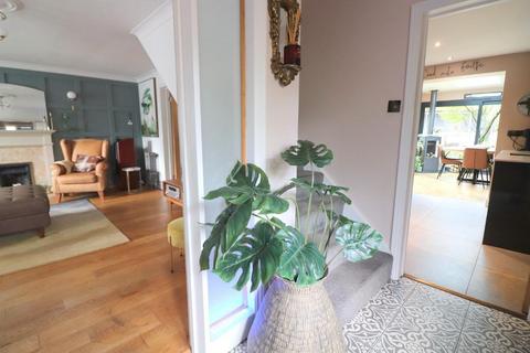 6 Greenside Park, Luton, LU2 7JF