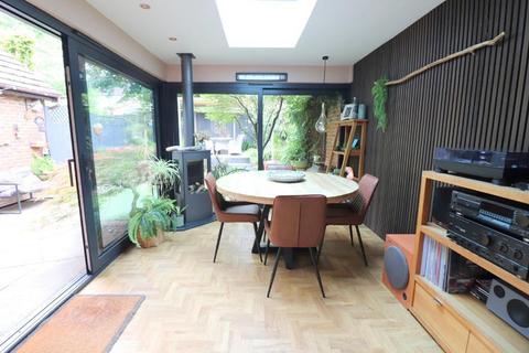 6 Greenside Park, Luton, LU2 7JF