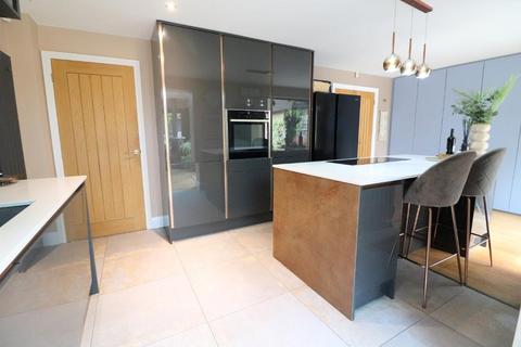 6 Greenside Park, Luton, LU2 7JF
