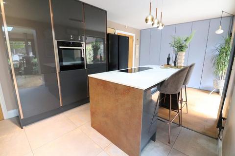 6 Greenside Park, Luton, LU2 7JF