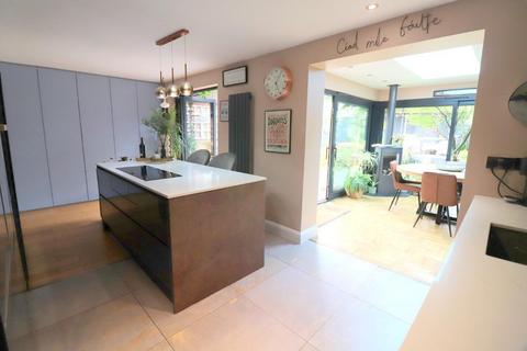 6 Greenside Park, Luton, LU2 7JF