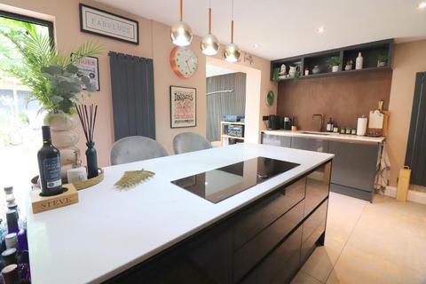 6 Greenside Park, Luton, LU2 7JF