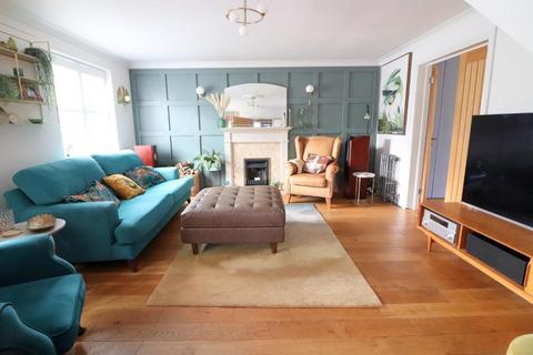 6 Greenside Park, Luton, LU2 7JF