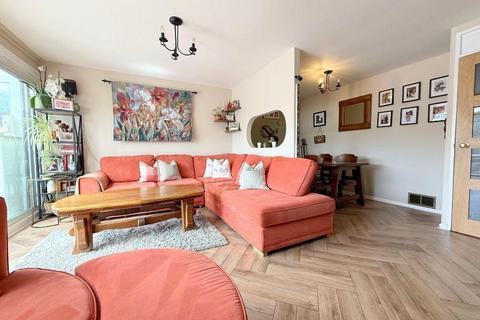 undefined, Woodbridge Close, Leagrave, Luton, Bedfordshire, LU4 9DB