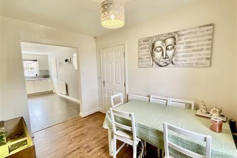 3 bedroom townhouse for sale, Falcon Court, Dinnington, Sheffield, S25 2JU