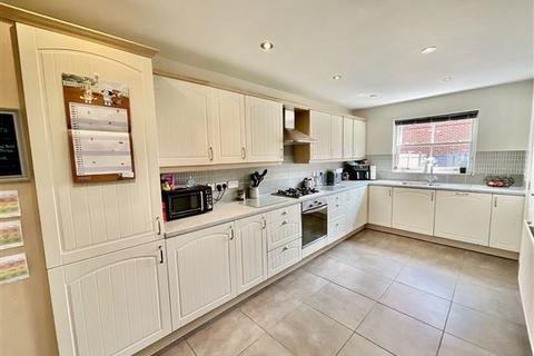 3 bedroom townhouse for sale, Falcon Court, Dinnington, Sheffield, S25 2JU
