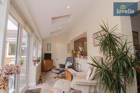 8 Laburnum Close, Waltham, Grimsby, DN37 0JU