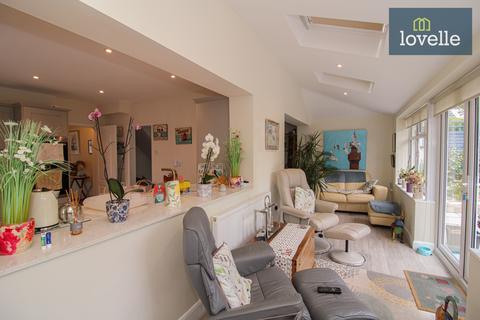 8 Laburnum Close, Waltham, Grimsby, DN37 0JU