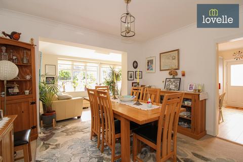 8 Laburnum Close, Waltham, Grimsby, DN37 0JU