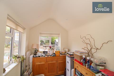 8 Laburnum Close, Waltham, Grimsby, DN37 0JU